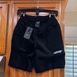 NWT MEN’s MyProtein Black 7” Fleece Shorts size SMALL (28-30)